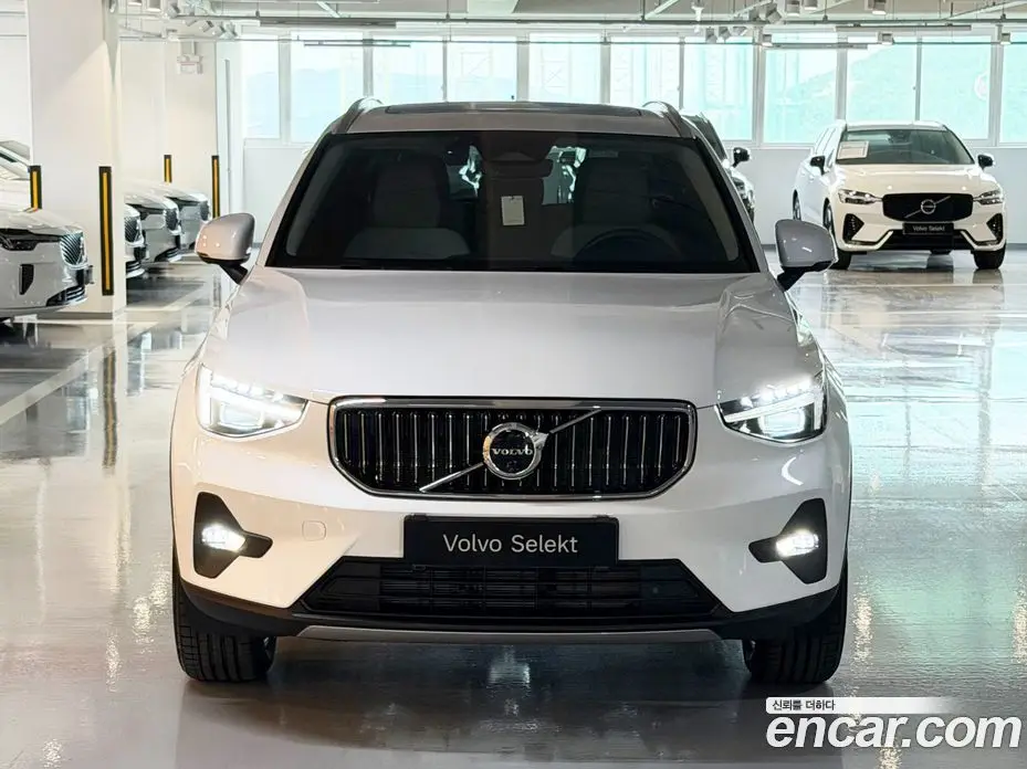 Volvo XC40 2025 2.0 АКПП, фото 3