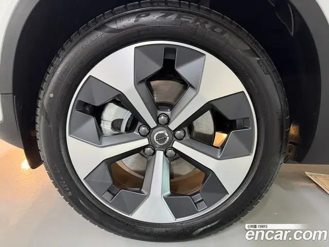 Volvo XC40 2025 2.0 АКПП, миниатюра 5