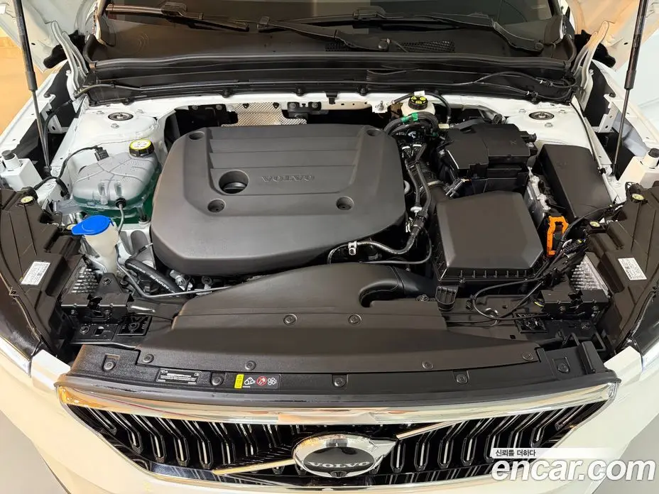 Volvo XC40 2025 2.0 АКПП, фото 6