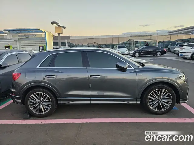 Audi Q3 2022 2.0 АКПП, миниатюра 3
