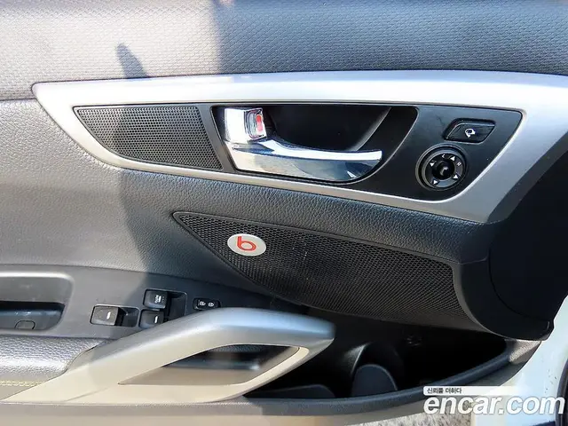 Hyundai Veloster 2015 1.6 АКПП, миниатюра 11 Hyundai Veloster 2015 1.6 АКПП, миниатюра 11
