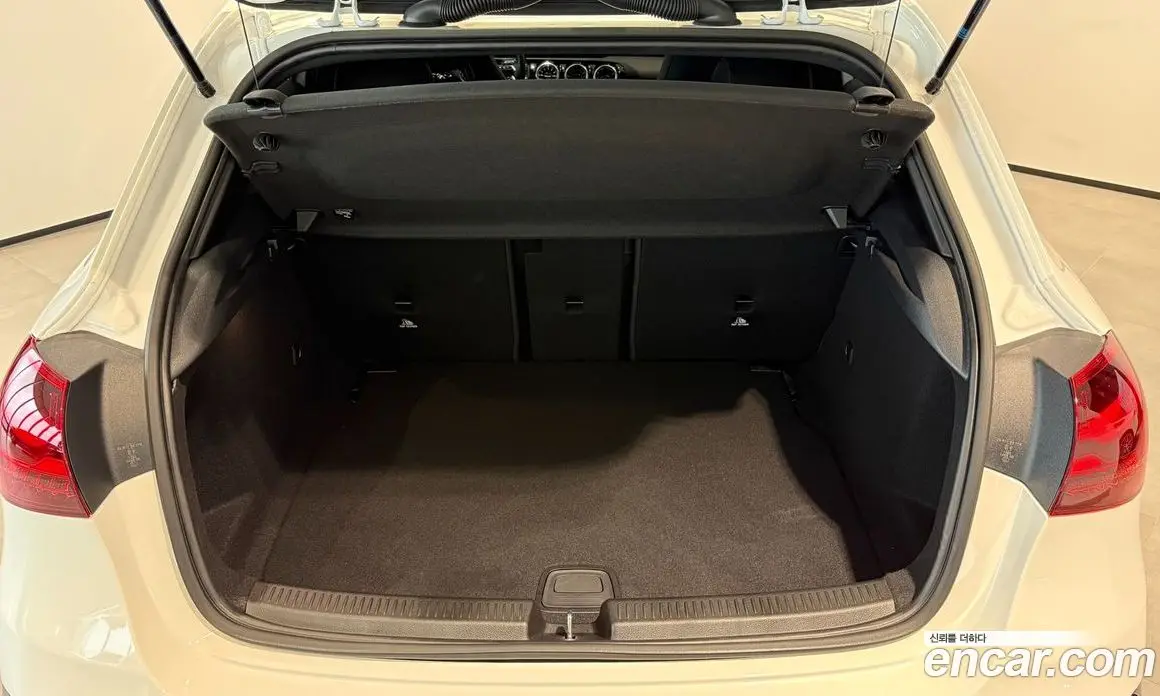 Mercedes-Benz A-Class 2025 2.0 АКПП, фото 10