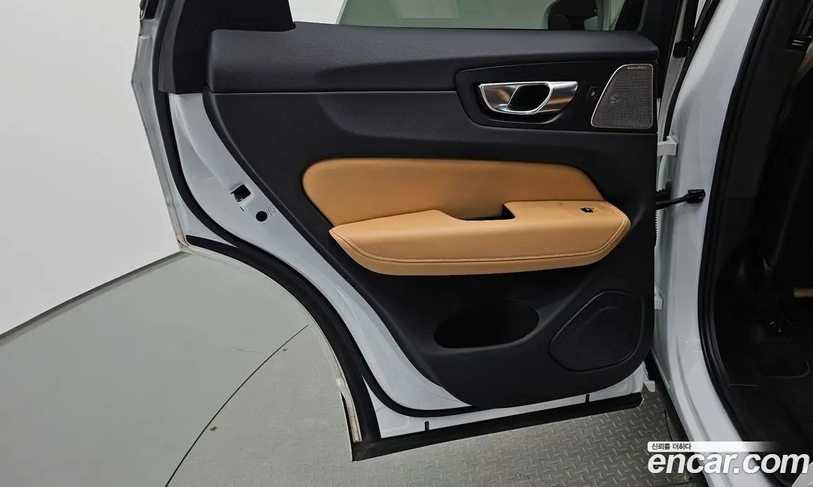Volvo XC60 2019 2.0 АКПП, фото 14 Volvo XC60 2019 2.0 АКПП, фото 14