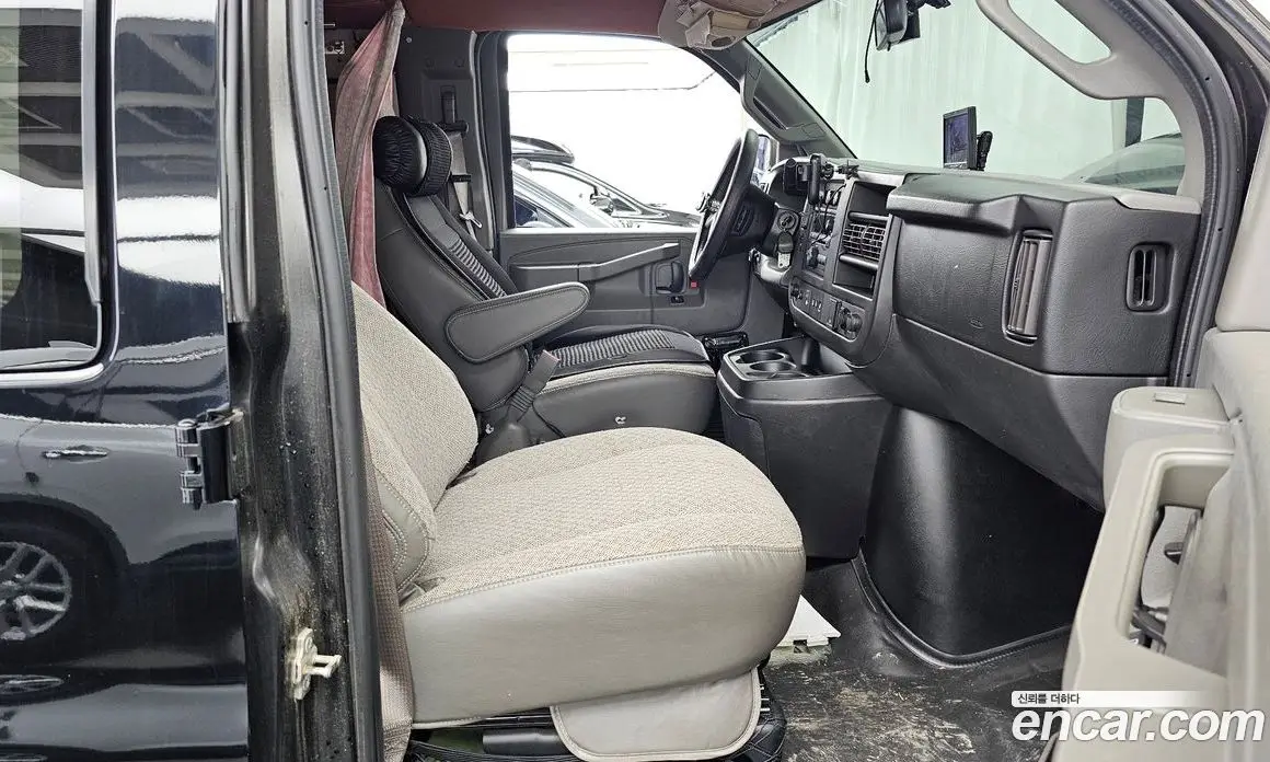 Chevrolet Express Van 2018 6.0 АКПП, фото 11