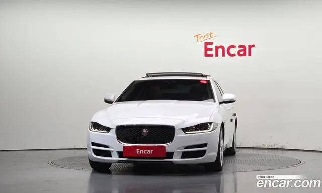 Jaguar XE 2019 2.0 АКПП, миниатюра 3 Jaguar XE 2019 2.0 АКПП, миниатюра 3