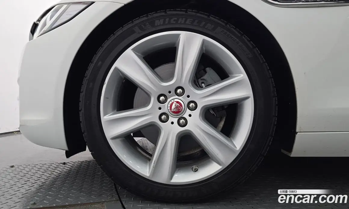 Jaguar XE 2019 2.0 АКПП, фото 5 Jaguar XE 2019 2.0 АКПП, фото 5
