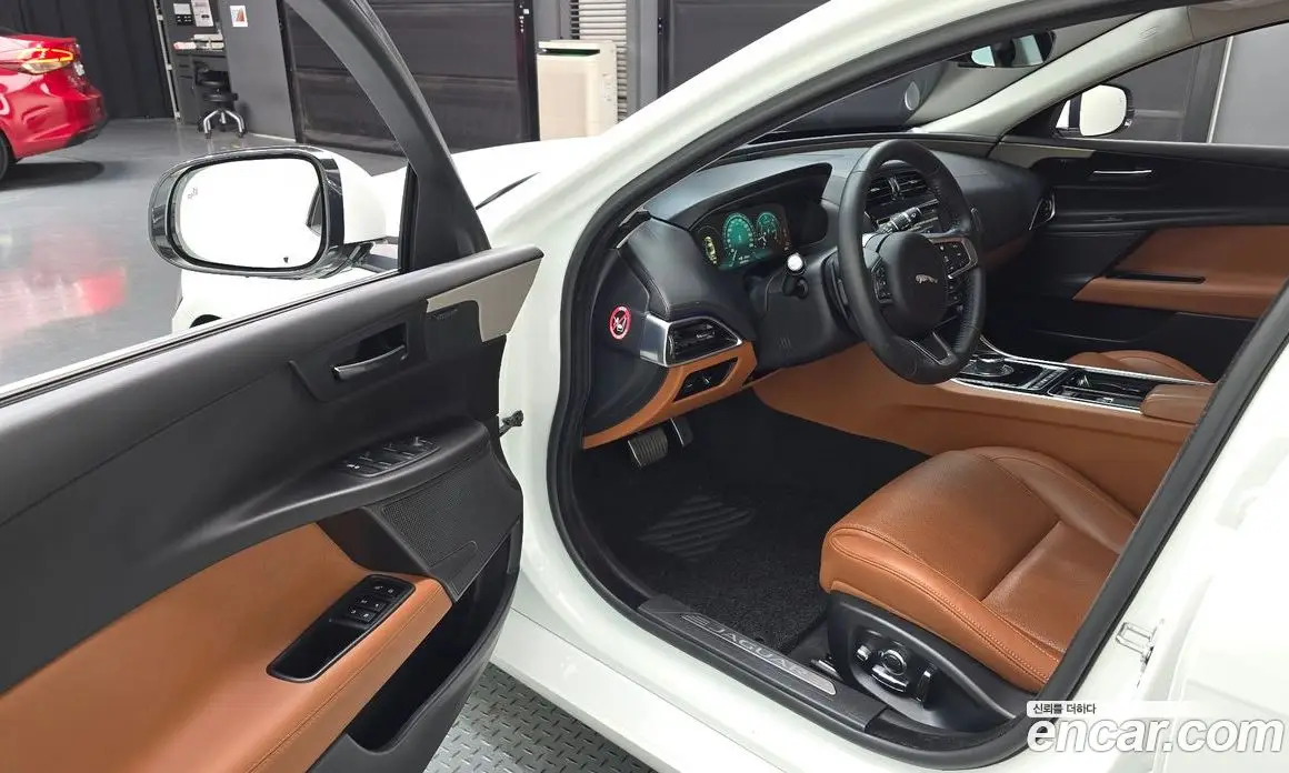 Jaguar XE 2019 2.0 АКПП, фото 10 Jaguar XE 2019 2.0 АКПП, фото 10