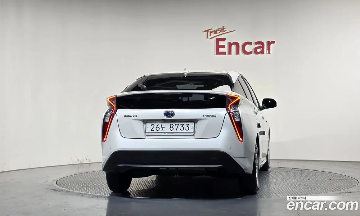 Toyota Prius 2018 1.8 АКПП, фото 4