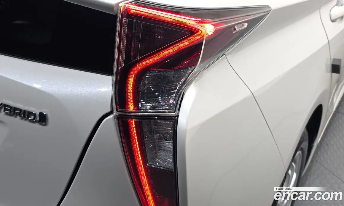 Toyota Prius 2018 1.8 АКПП, фото 9