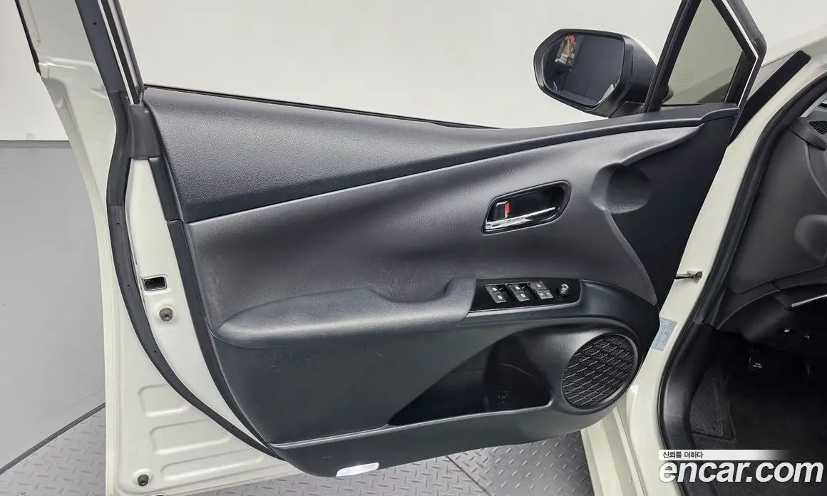 Toyota Prius 2018 1.8 АКПП, фото 13