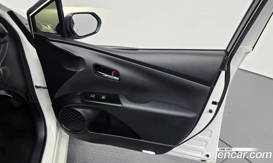 Toyota Prius 2018 1.8 АКПП, фото 14