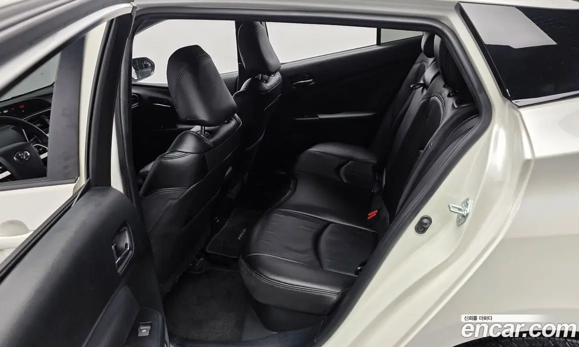 Toyota Prius 2018 1.8 АКПП, фото 15