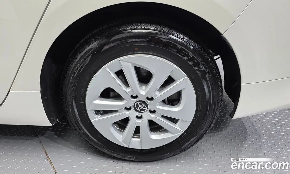 Toyota Prius 2018 1.8 АКПП, фото 4