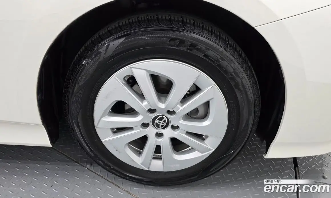 Toyota Prius 2018 1.8 АКПП, фото 6