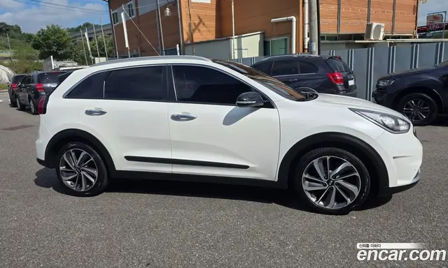 Kia Niro 2017 1.6 АКПП, миниатюра 3
