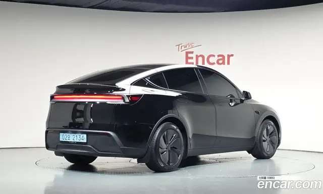 Tesla Model Y, 2025, 16 042 км