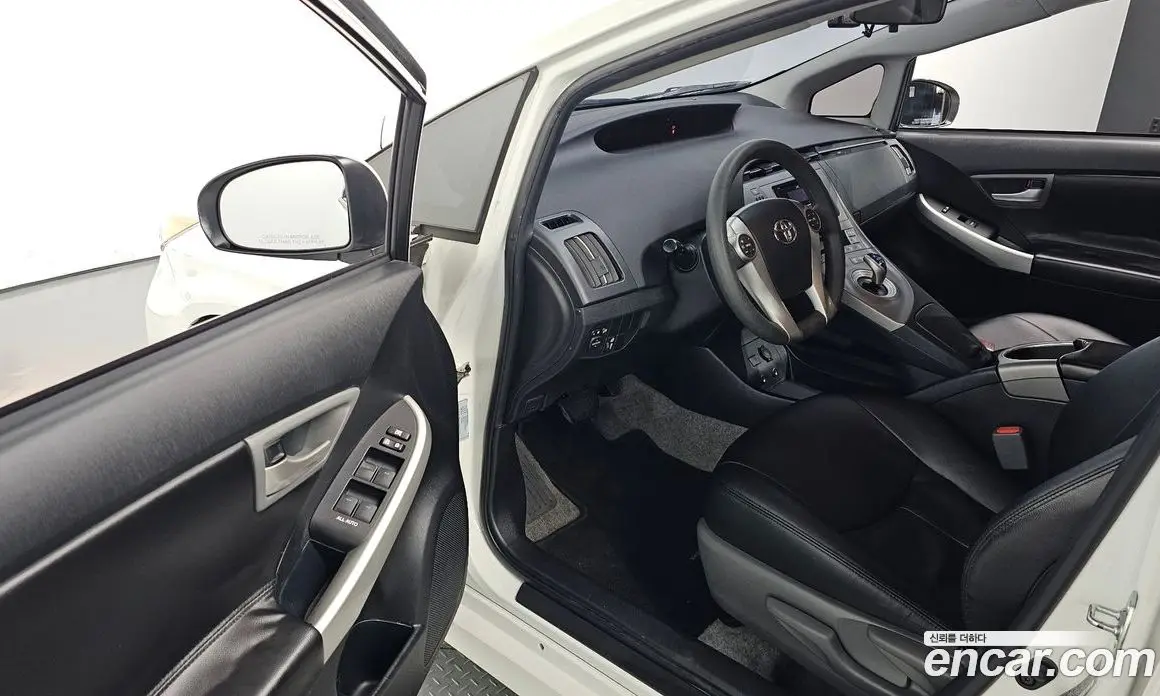 Toyota Prius 2015 1.8 АКПП, фото 13