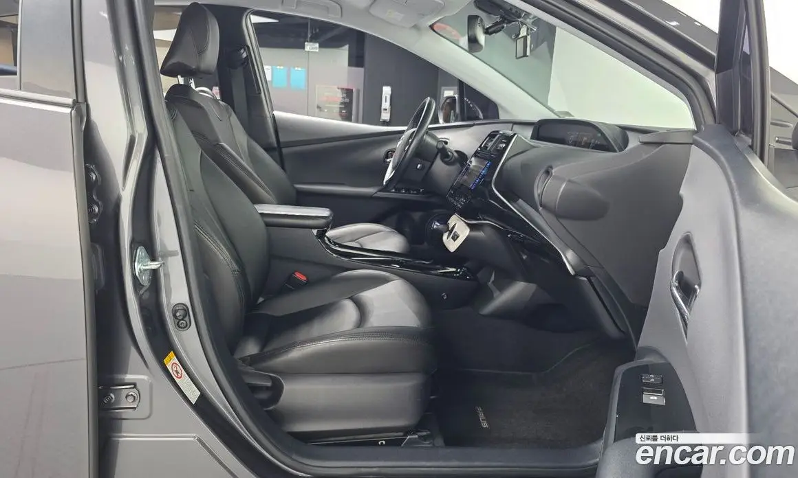Toyota Prius 2017 1.8 АКПП, фото 11