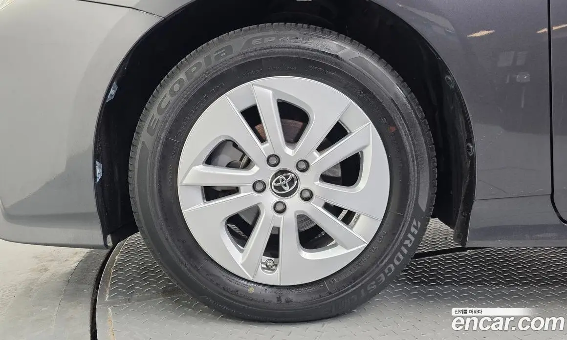 Toyota Prius 2017 1.8 АКПП, фото 5