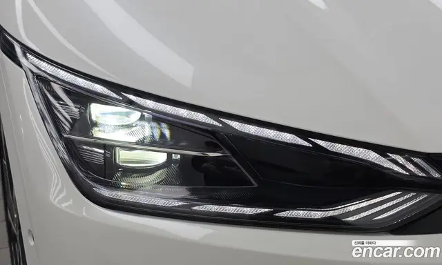 Kia EV6 2022 0.1 АКПП, миниатюра 8 Kia EV6 2022 0.1 АКПП, миниатюра 8