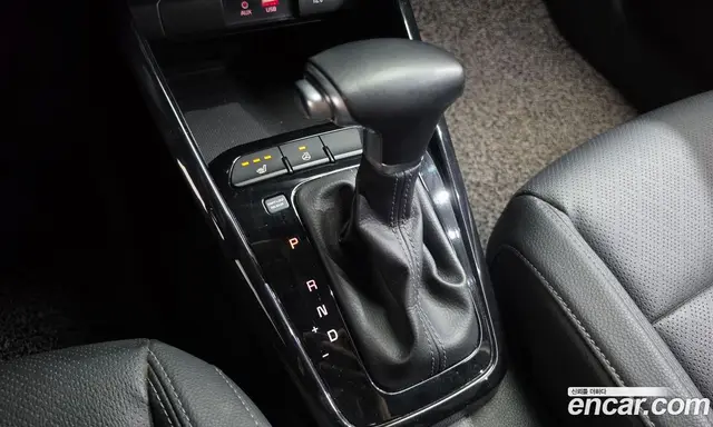 Kia Stonic 2018 1.4 АКПП, миниатюра 12