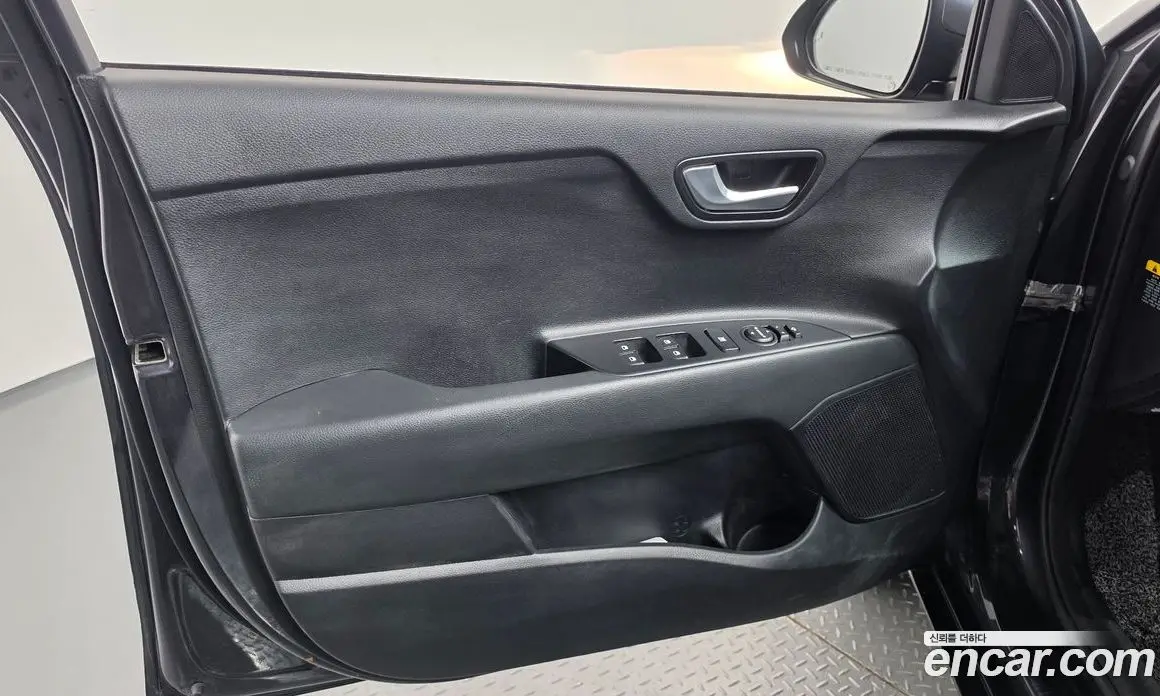 Kia Stonic 2018 1.4 АКПП, фото 14