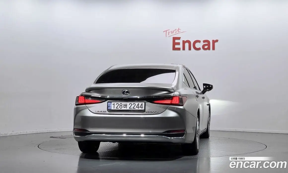 Lexus ES 2019 2.5 АКПП, фото 4
