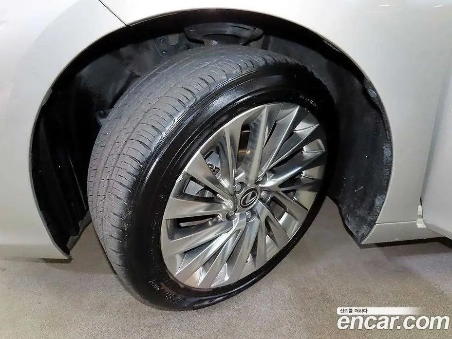 Lexus ES 2019 2.5 АКПП, фото 5