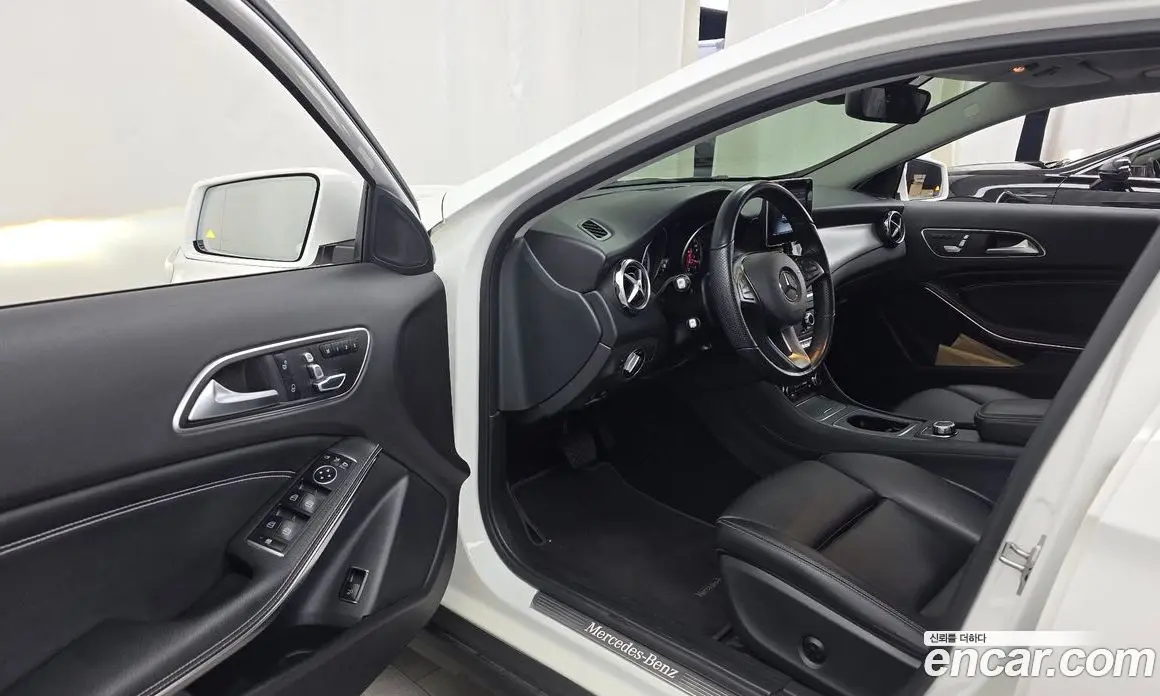 Mercedes-Benz GLA-Class 2019 2.0 АКПП, фото 12