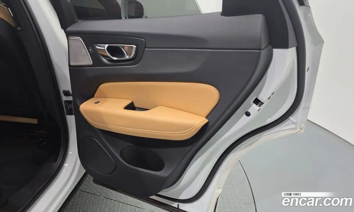 Volvo XC60 2022 2.0 АКПП, фото 15