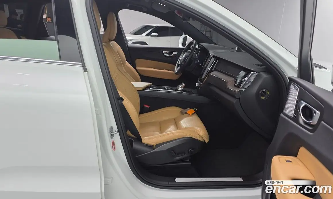 Volvo XC60 2022 2.0 АКПП, фото 16