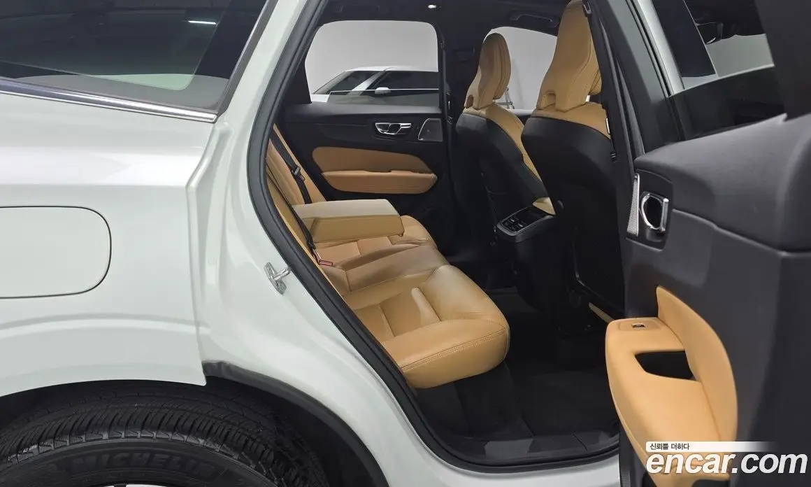 Volvo XC60 2022 2.0 АКПП, фото 17