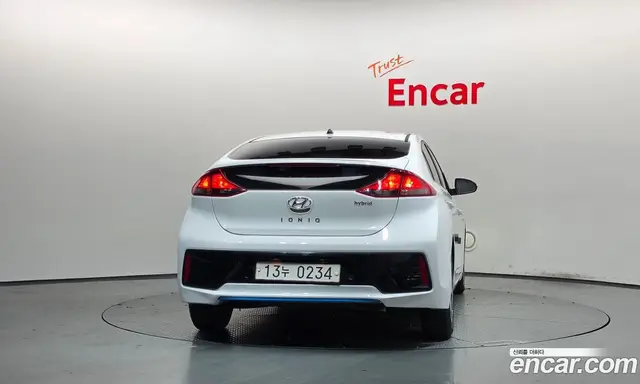 Hyundai Ioniq 2016 1.6 АКПП, миниатюра 4