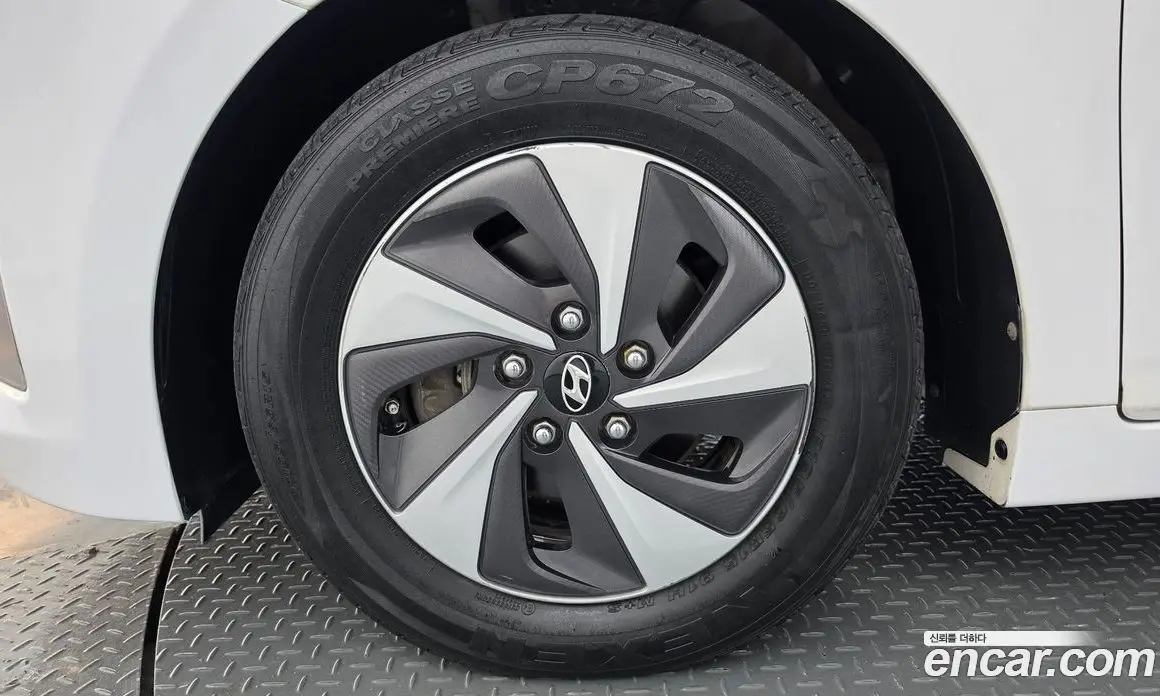 Hyundai Ioniq 2016 1.6 АКПП, фото 5