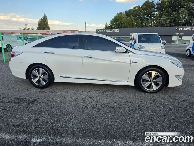 Hyundai Sonata 2011 2.0 АКПП, миниатюра 3