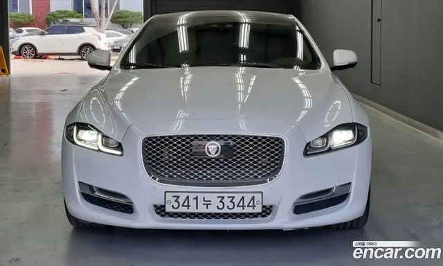 Jaguar XJ 2018 3.0 АКПП, миниатюра 3
