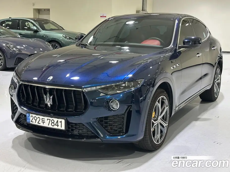 Maserati Levante 2023 3.0 АКПП, фото 1