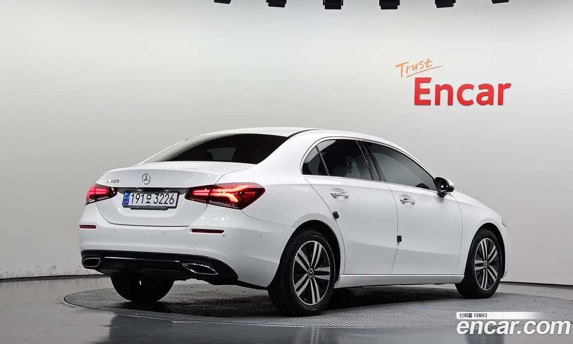 Mercedes-Benz A-Class 2021 2.0 АКПП, фото 2