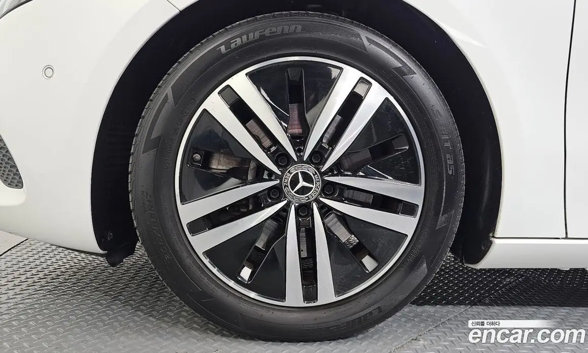 Mercedes-Benz A-Class 2021 2.0 АКПП, фото 5