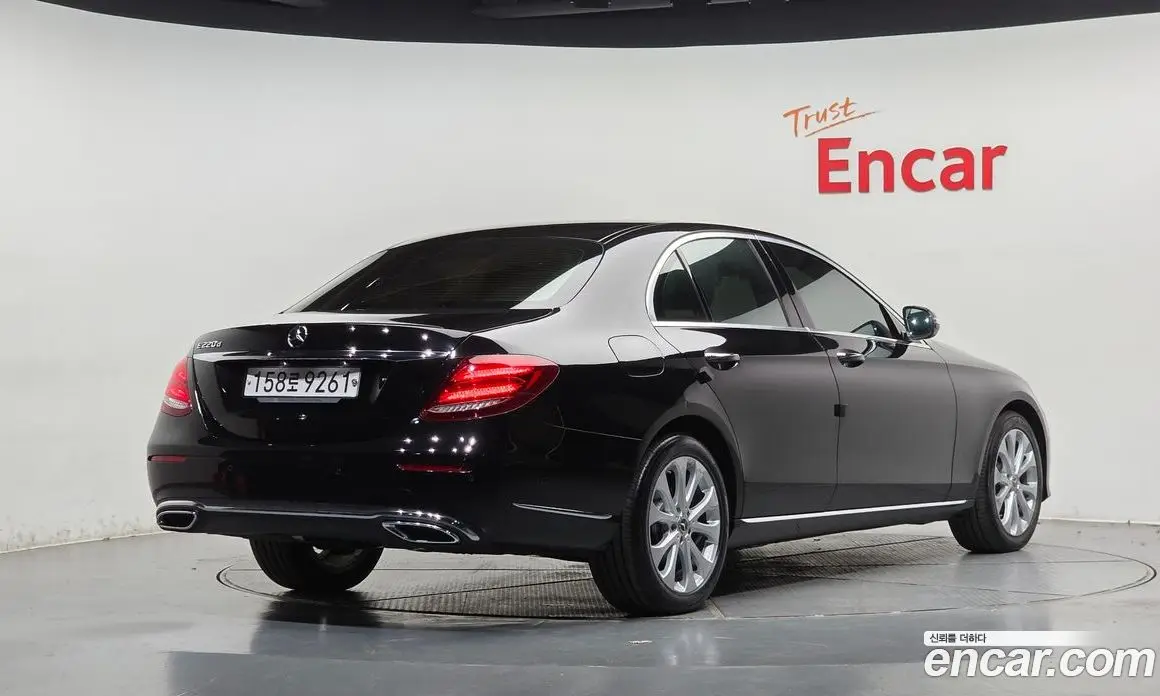 Mercedes-Benz E-Class 2019 1.9 АКПП, фото 2
