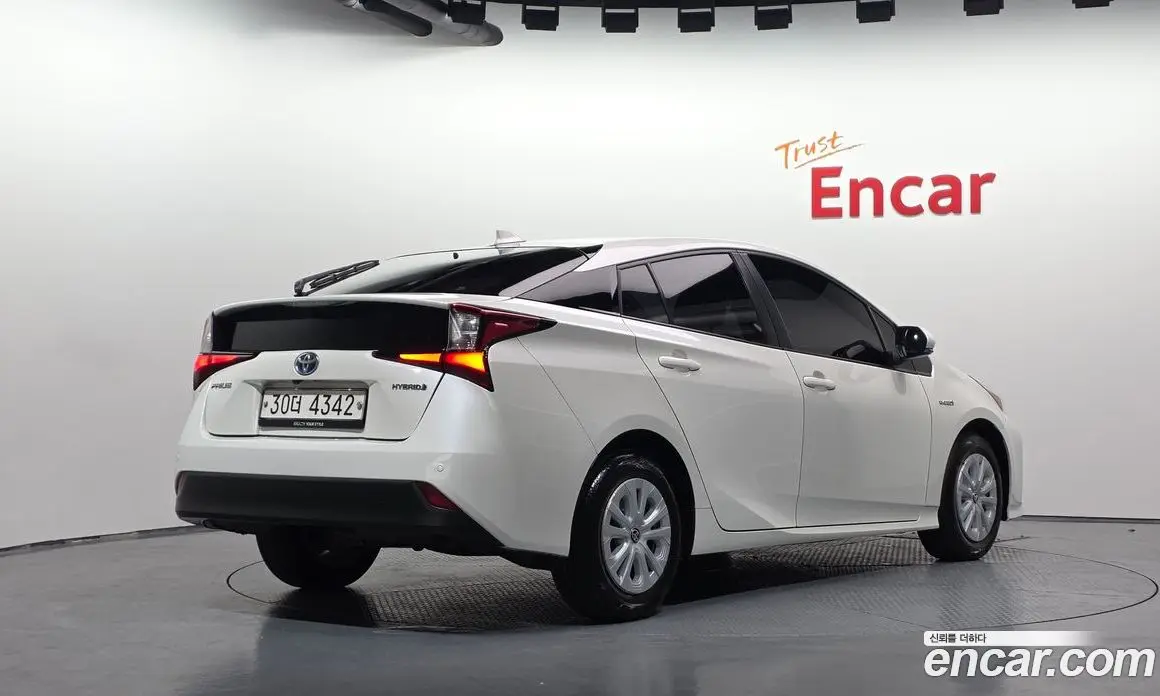 Toyota Prius 2019 1.8 АКПП, фото 2
