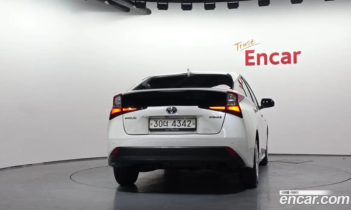 Toyota Prius 2019 1.8 АКПП, фото 4