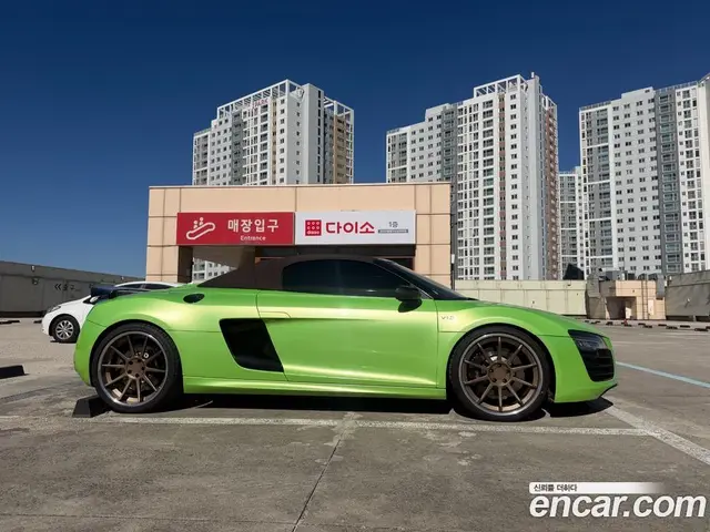Audi R8 2015 5.2 АКПП, миниатюра 3