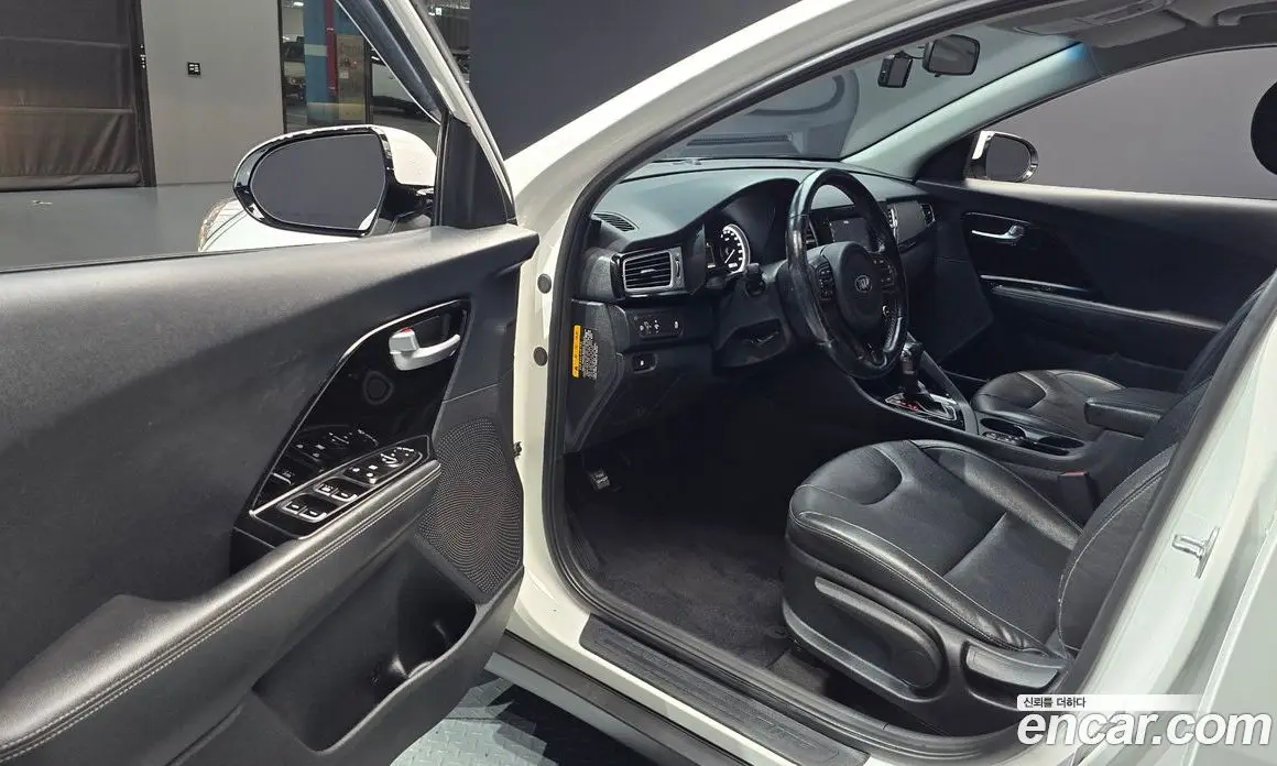 Kia Niro 2016 1.6 АКПП, фото 13