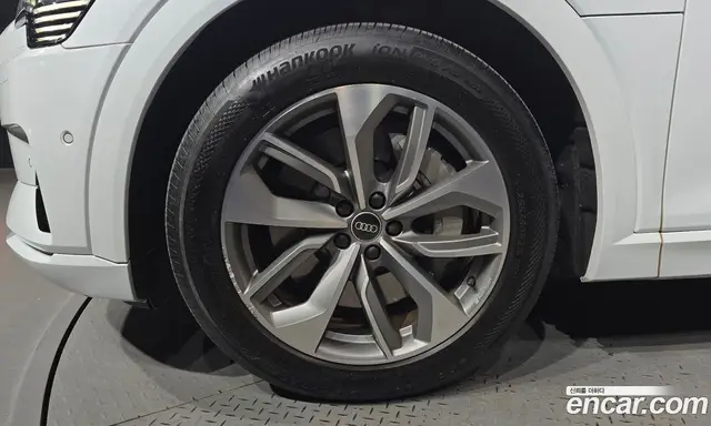Audi e-tron 2021 0.2 АКПП, миниатюра 5 Audi e-tron 2021 0.2 АКПП, миниатюра 5