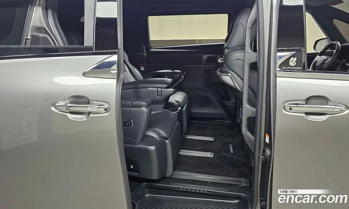 Toyota Alphard 2023 2.5 АКПП, фото 16