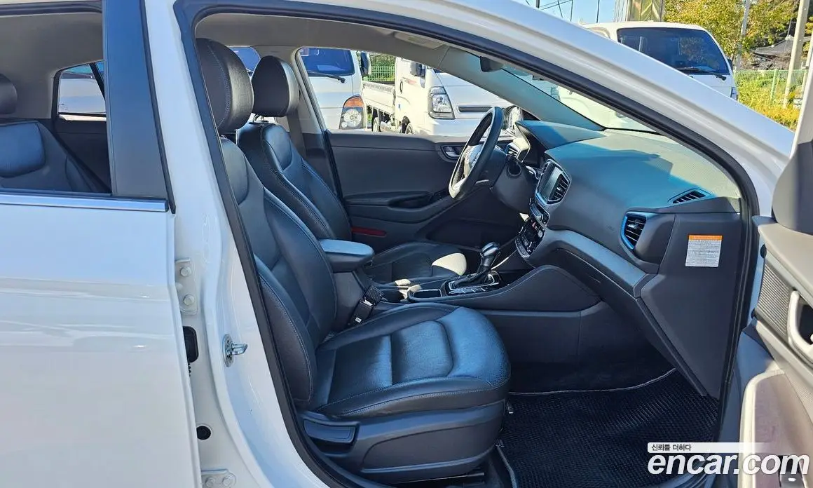 Hyundai Ioniq 2016 1.6 АКПП, фото 12