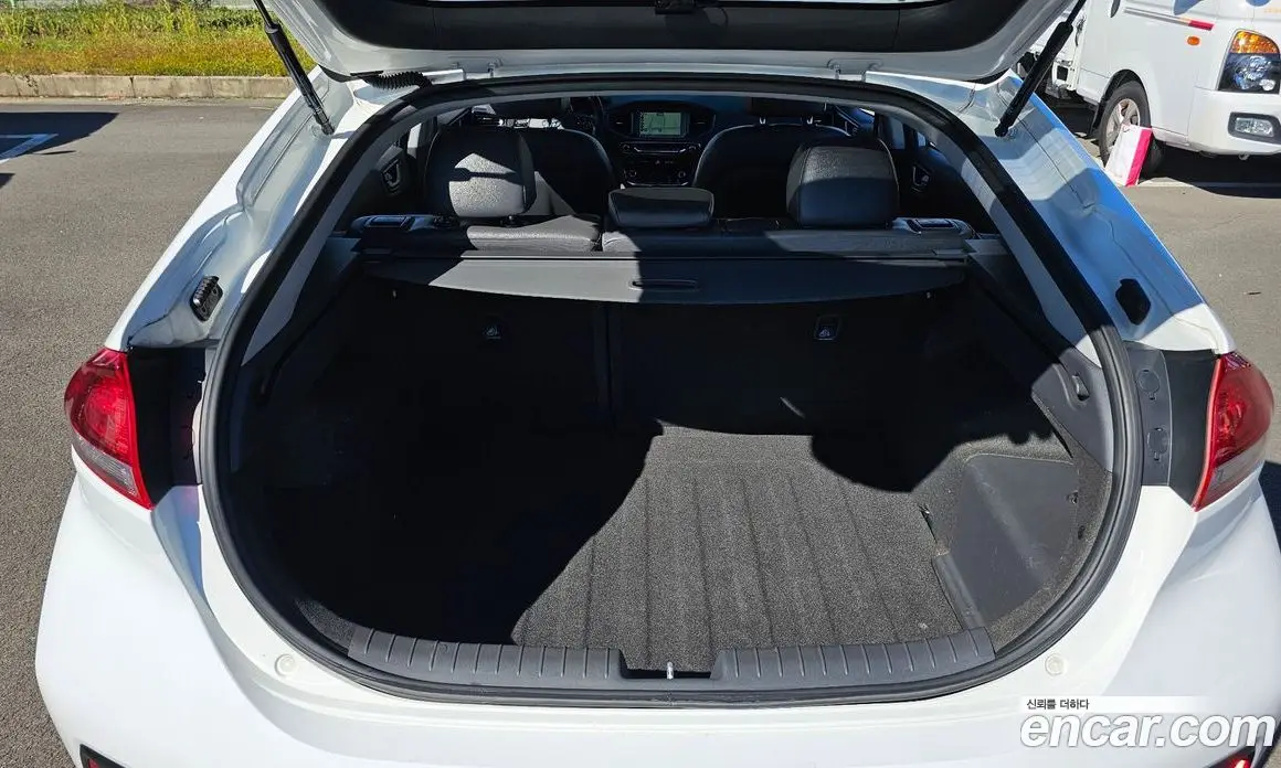 Hyundai Ioniq 2016 1.6 АКПП, фото 20