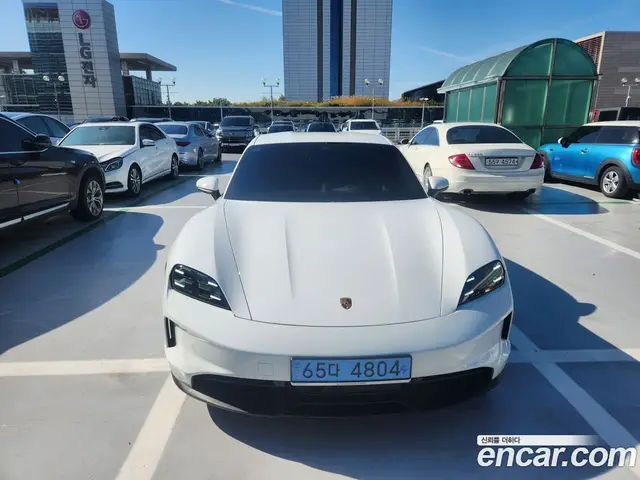 Porsche Taycan, 2025, 15 114 км