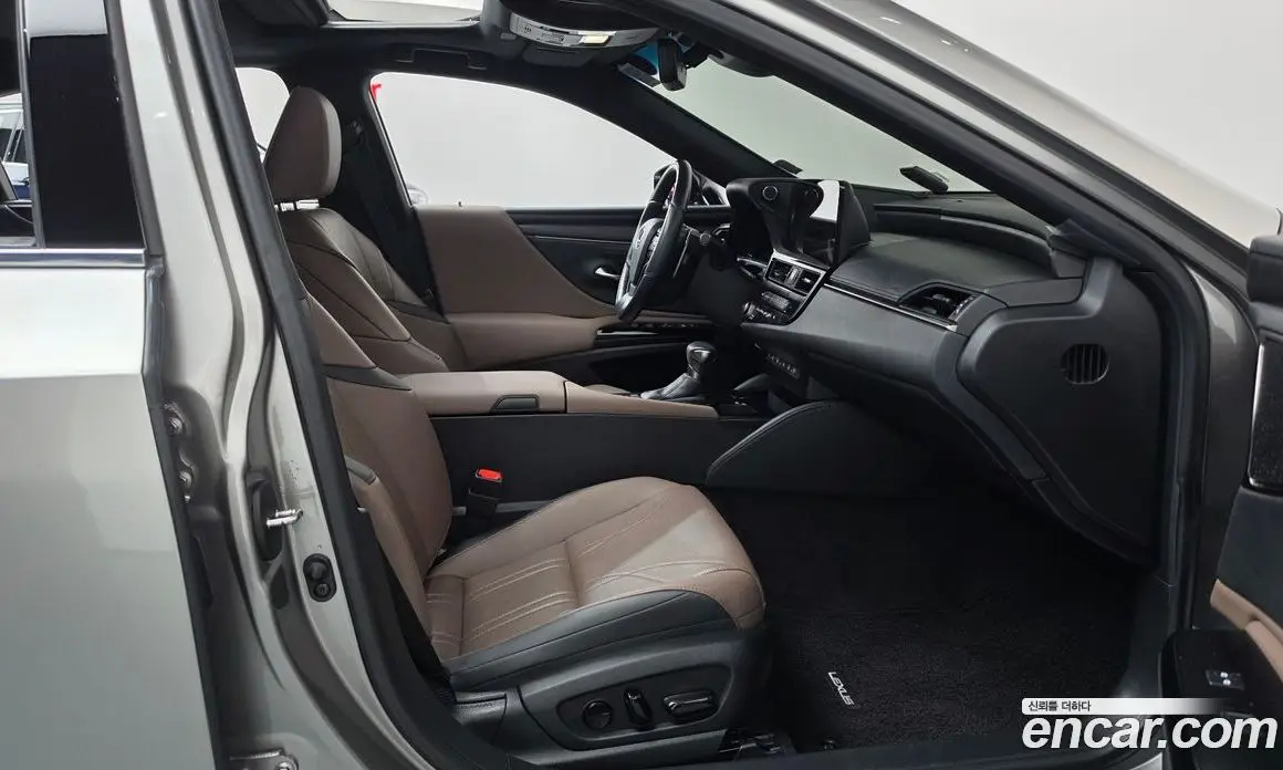 Lexus ES 2024 2.5 АКПП, фото 16
